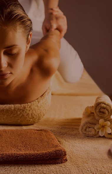 Šamanská smyslová masáž: dotek přírody, který probouzí tělo i duši